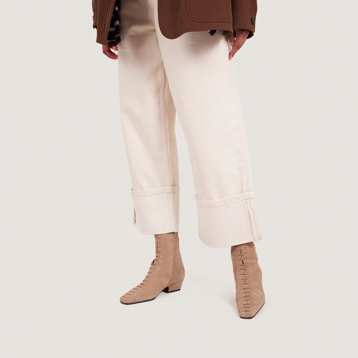 Pointed-toe lace-up ankle boots in taupe suede | DUOMO