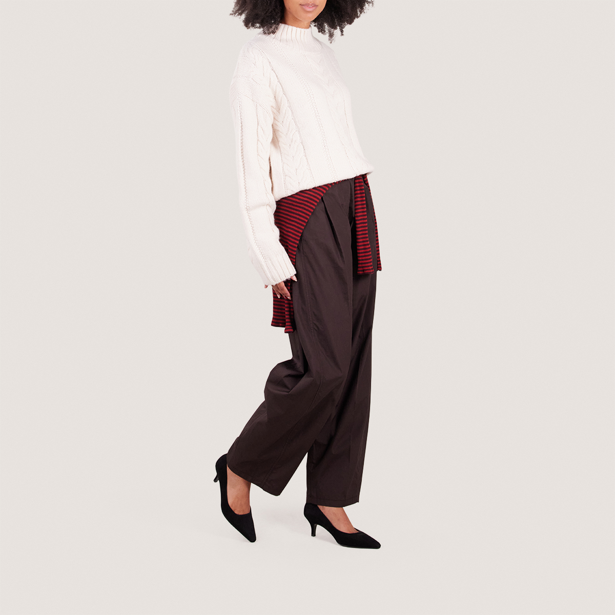 Pointed-toe pumps in black suede | DEBRIEF