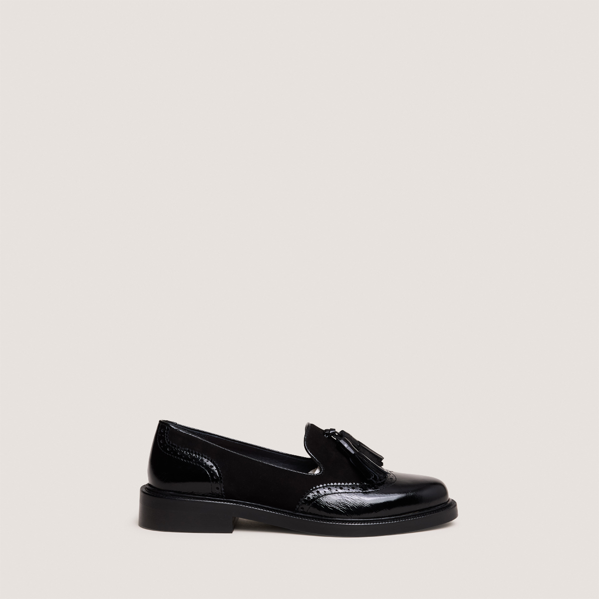 Tassel loafers in black shiny leather and black suede | DARTHUR