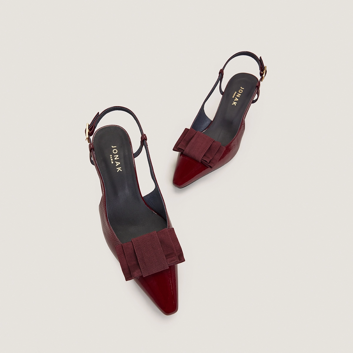 Bow Pumps in pleated burgundy patent leather | DALO