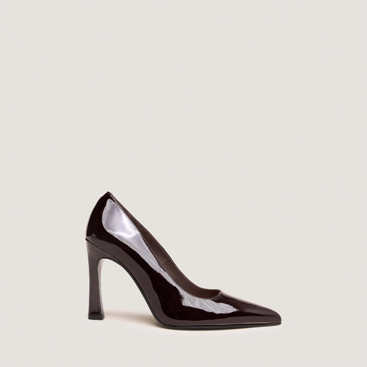 High Pointed-Toe Pumps in dark brown patent leather | DEDDY