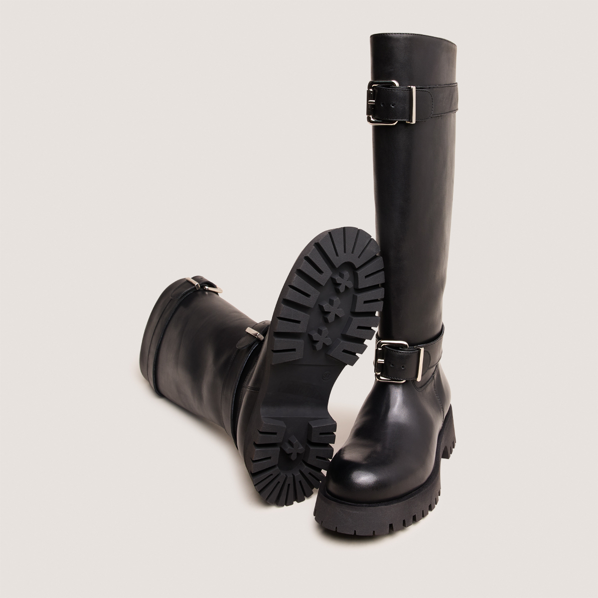 Slouchy Boots in black leather | DONE