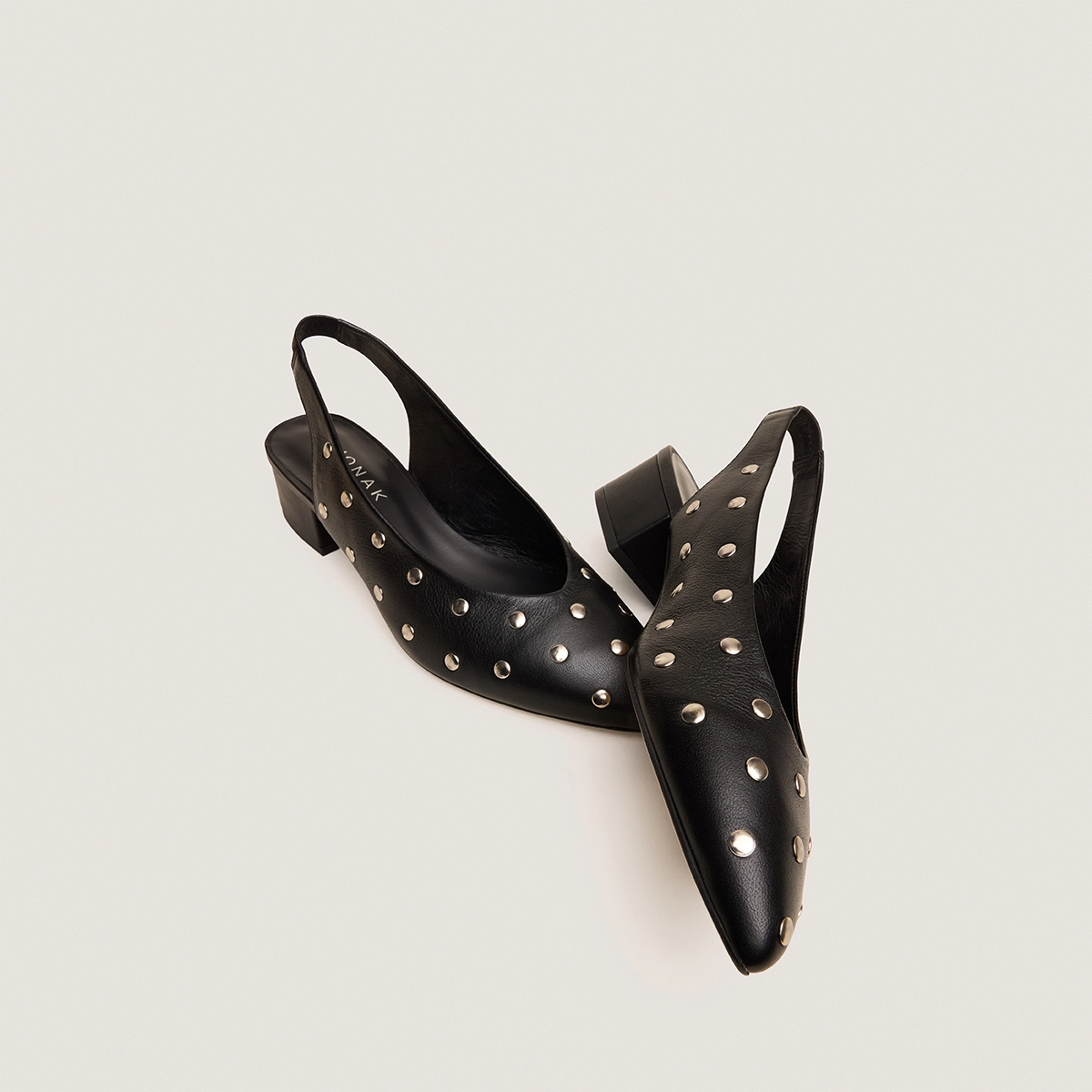 Pointed-toe ballerinas with studs in black leather | VINCENT