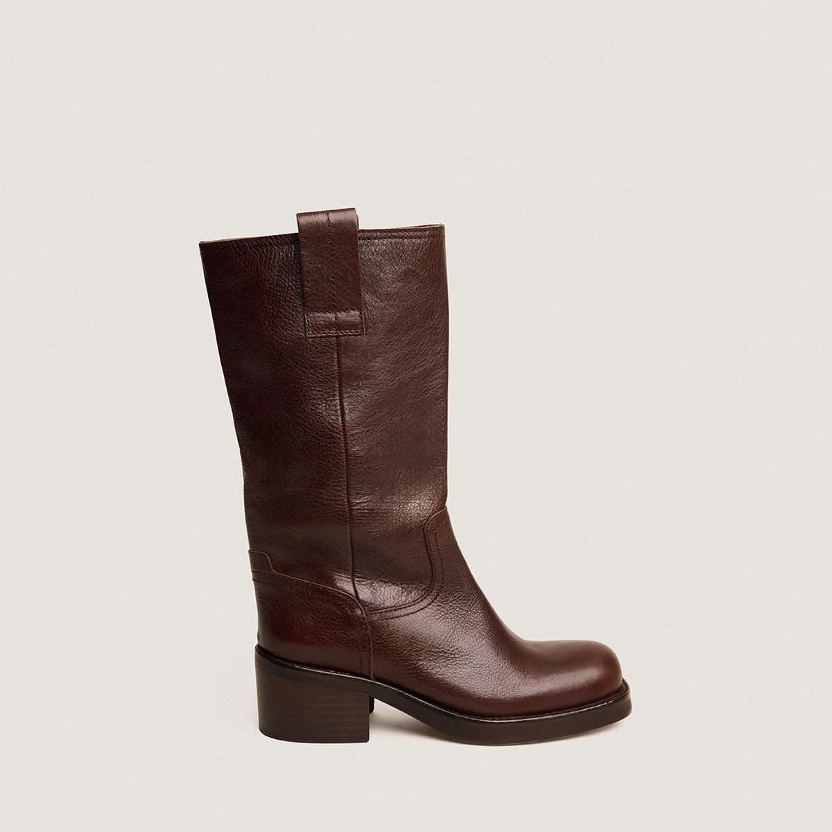 Round-toe boots in brown grained leather | BICHETTE