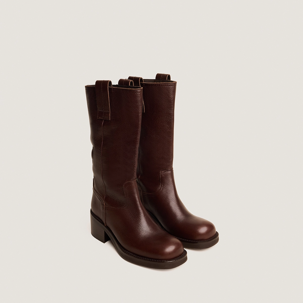 Round-toe boots in brown grained leather | BICHETTE