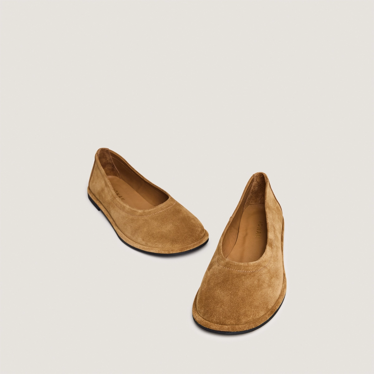 Round-toe ballet flats in tabacco suede | JANICE