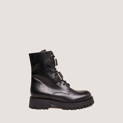 Boots with metal buckles in black leather | dalay