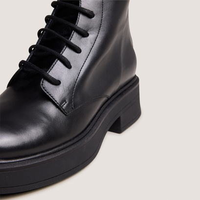 Lace-up boots in burgundy suede | ditto