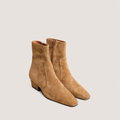 Pointed-toe ankle boots in tabacco suede | domaine