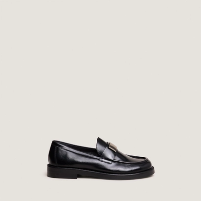 Round-toe loafers black