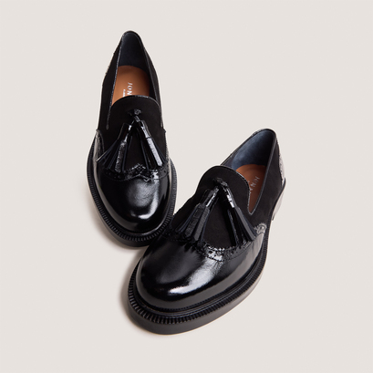 Tassel loafers in black shiny leather and black suede | darthur