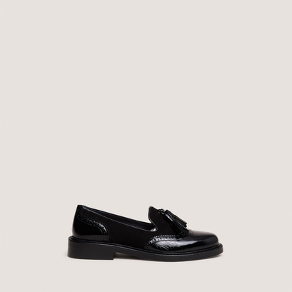 Tassel loafers in black shiny leather and black suede | darthur