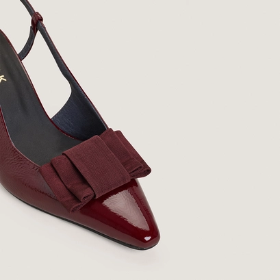Bow pumps in pleated burgundy patent leather | dalo