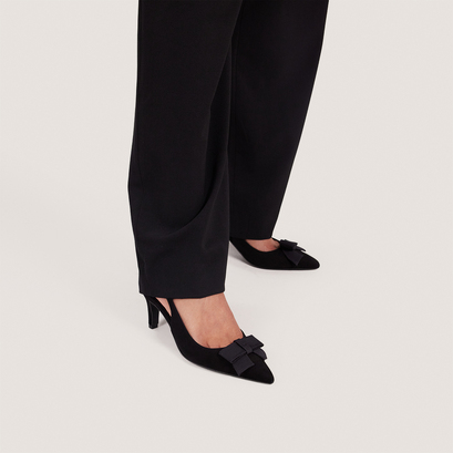 Slingback pumps with front detail in black velvet | damelie