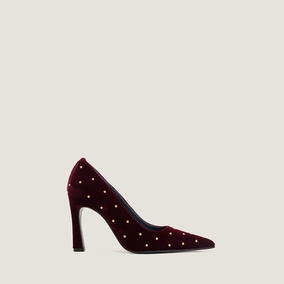 Studded pumps in burgundy velvet | danita