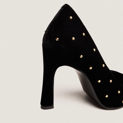 Studded pumps in black velvet | danita