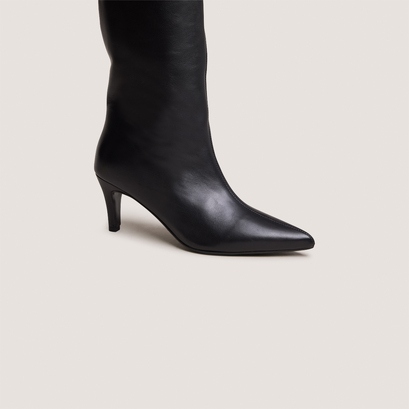 Heeled pointed-toe boots in soft black leather | delaine