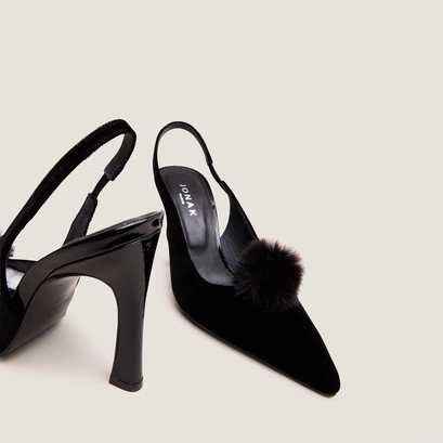 Pointed-toe pumps with tassels in black velvet | demanuel