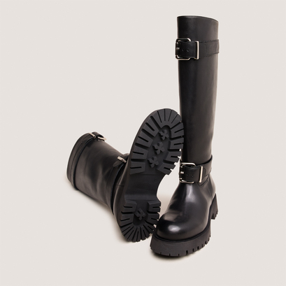 Slouchy boots in black leather | done