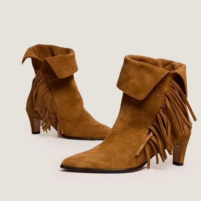 Fringed ankle boots with pointed toes in tabacco suede | VELINA