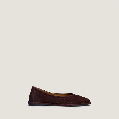 Round-toe ballet flats in brown suede | janice