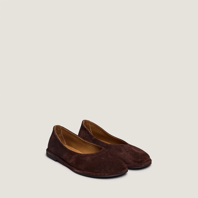 Round-toe ballet flats in brown suede | janice