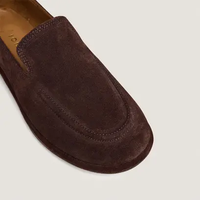 Round-toe loafers in brown suede | june