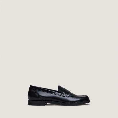 Square-toe loafers glossy leather in black | naomie