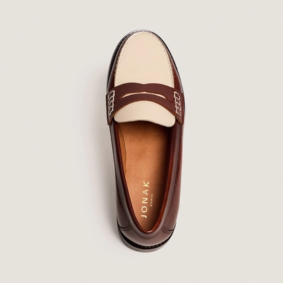 Loafers with pinched platform soles glossy leather in brown and ecru | audelya