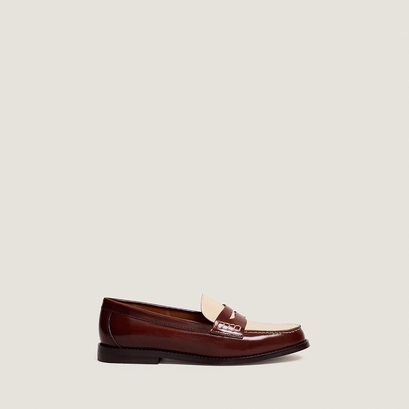 Loafers with pinched platform soles glossy leather in brown and ecru | audelya