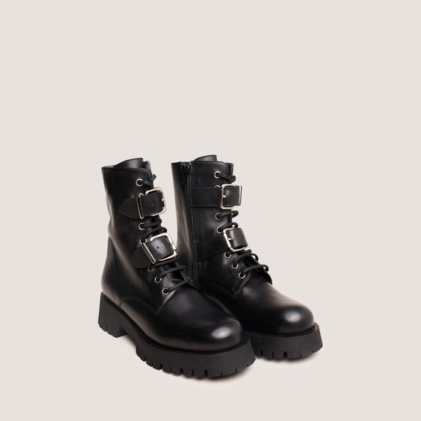 Boots with metal buckles in black leather | DALAY
