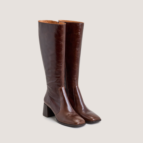 Square-toe boots in brown distressed leather | ARGENTINE
