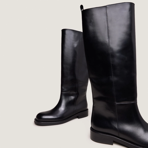 Tall boots with square toes in black leather | DAMEL
