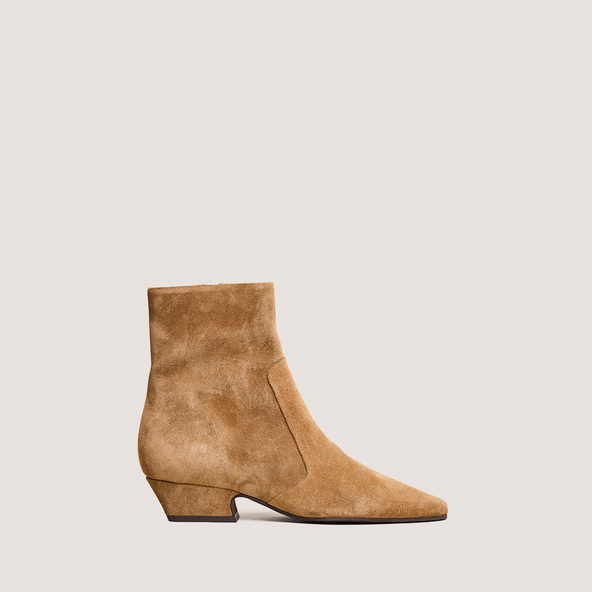 Pointed-toe ankle boots in tabacco suede | DOMAINE