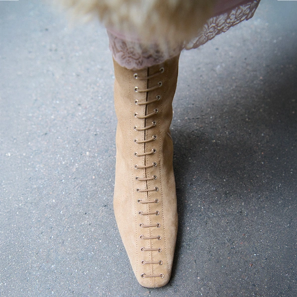 Pointed-toe lace-up ankle boots in taupe suede | DUOMO