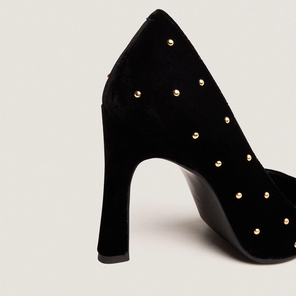 Studded Pumps in black velvet | DANITA