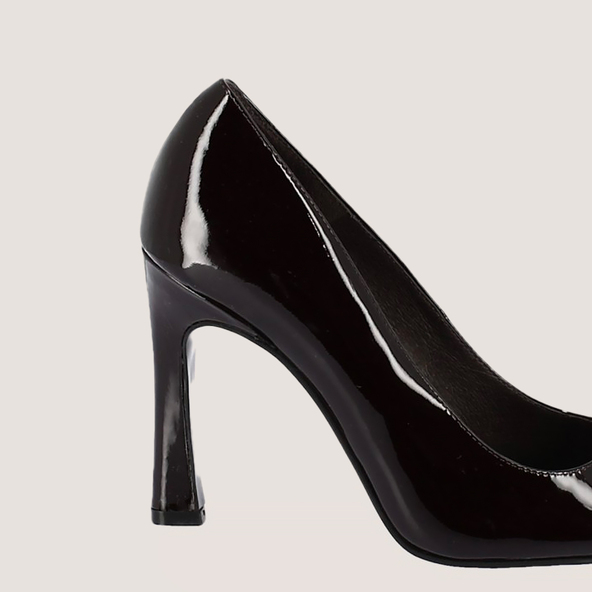 High Pointed-Toe Pumps in black leather | DEDDY