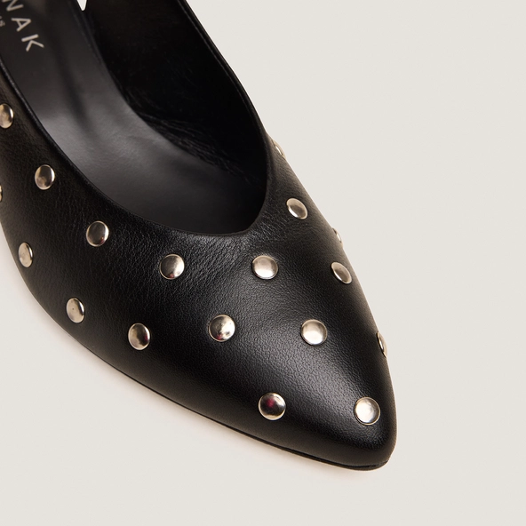Pointed-toe ballerinas with studs in black leather | VINCENT