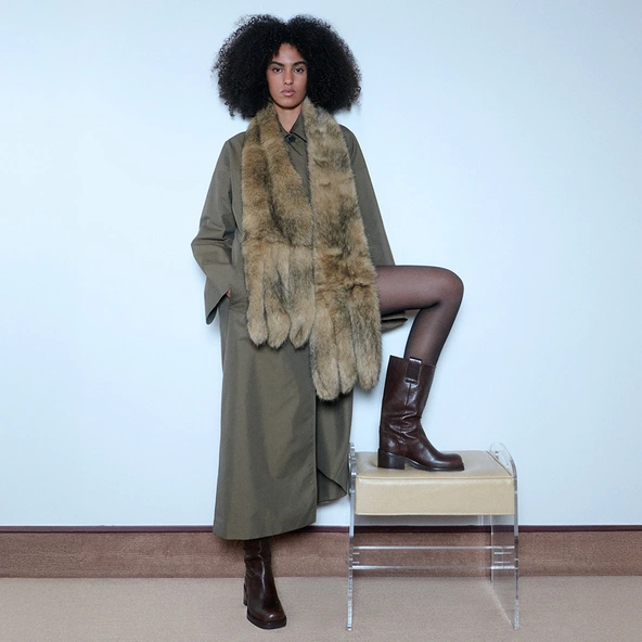 Round-toe boots in brown grained leather | BICHETTE