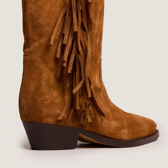 Fringed boots with beveled heels in cognac suede | DEFRANGE