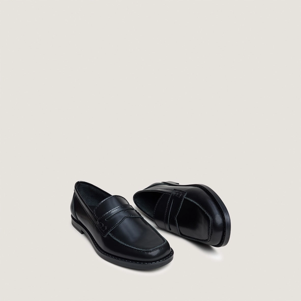 Square-toe loafers Glossy leather in black | NAOMIE