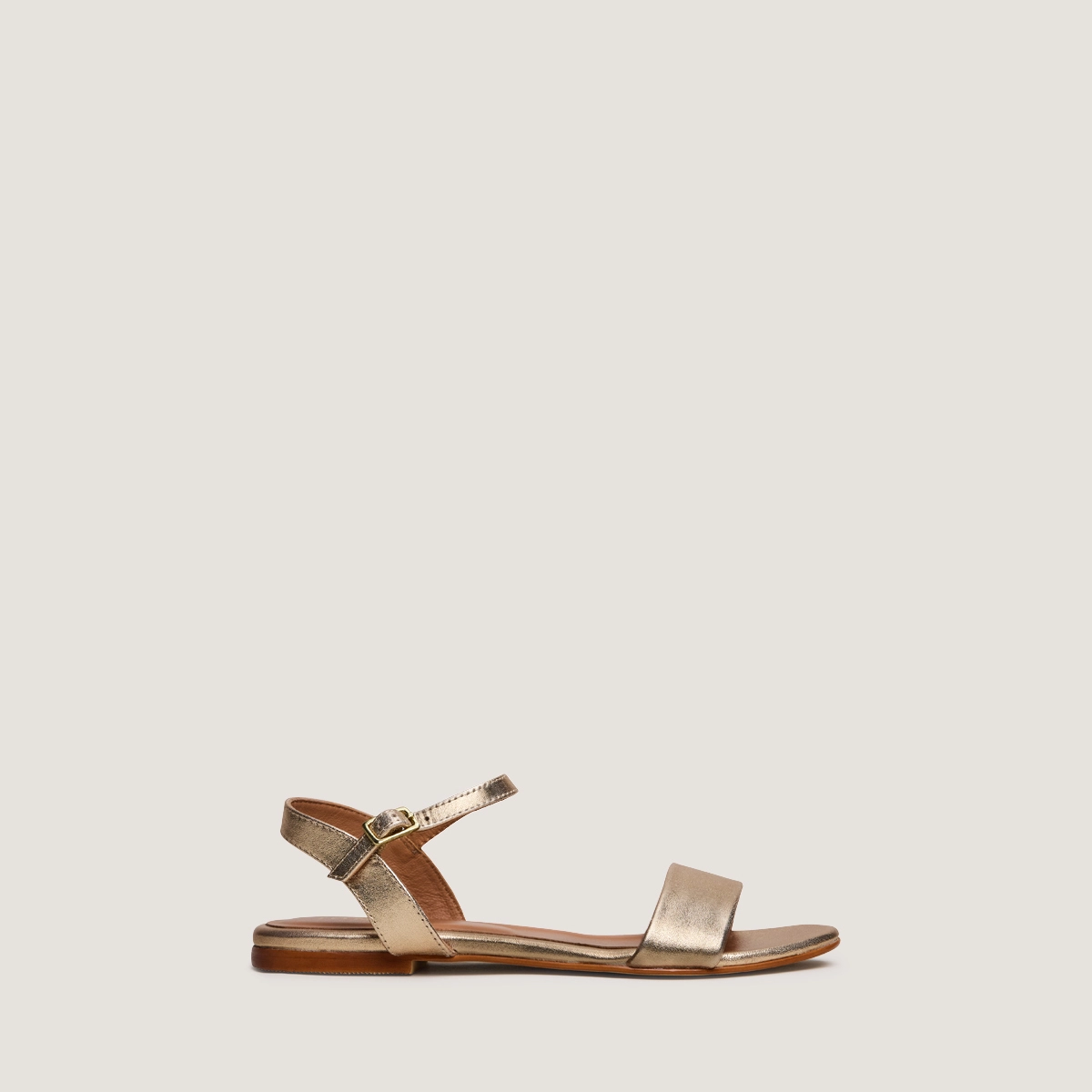 Flat strap sandals in gold metallic leather | WAGRAM
