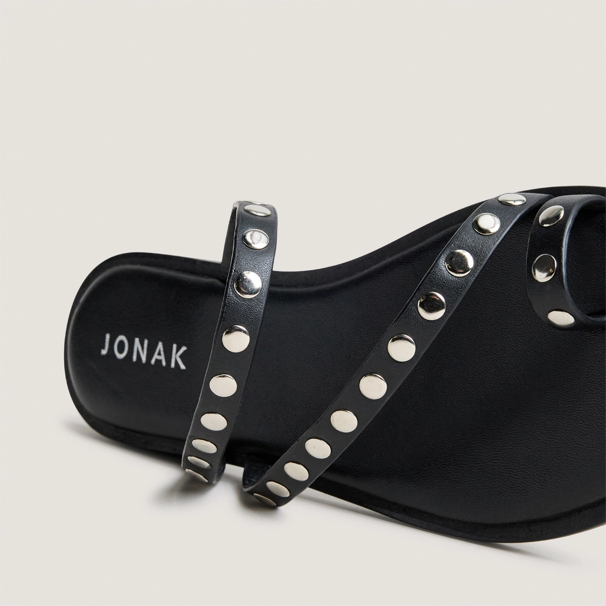 Flat sandals with thin straps in black leather | WICKET
