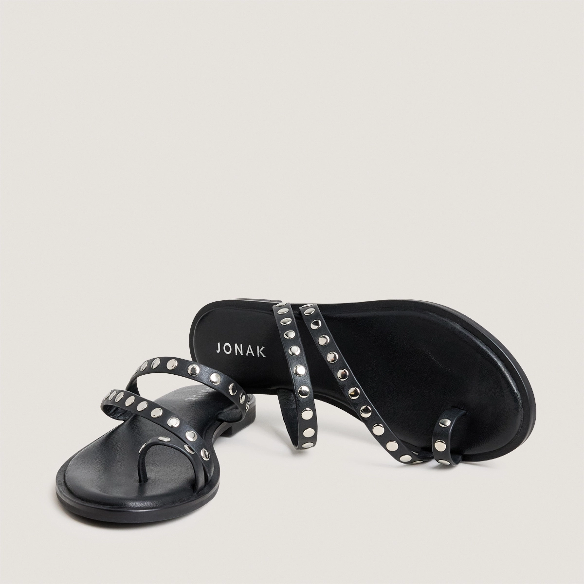 Flat sandals with thin straps in black leather | WICKET