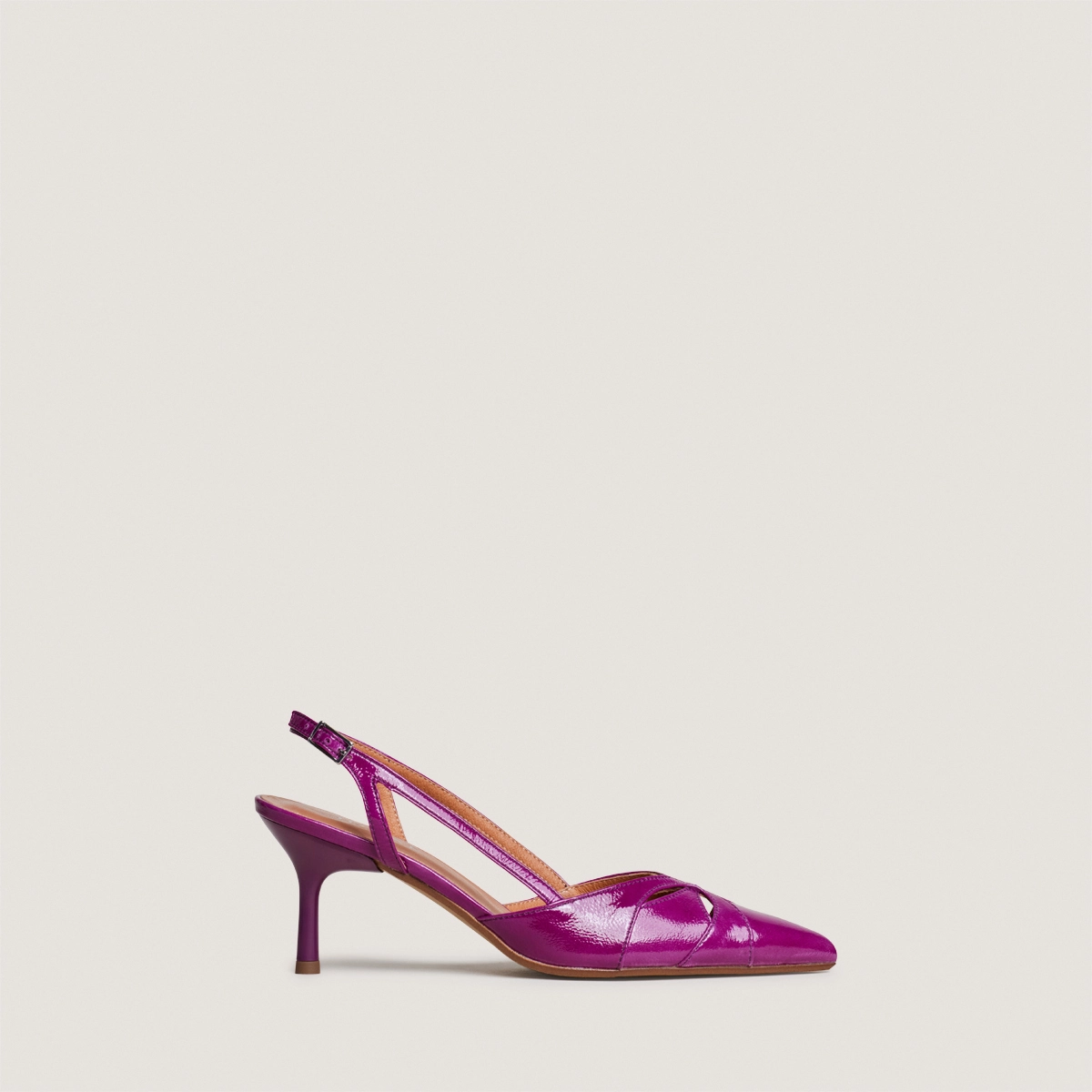 Pointed-toe slingback pumps in purple pleated patent leather | DAMOUR