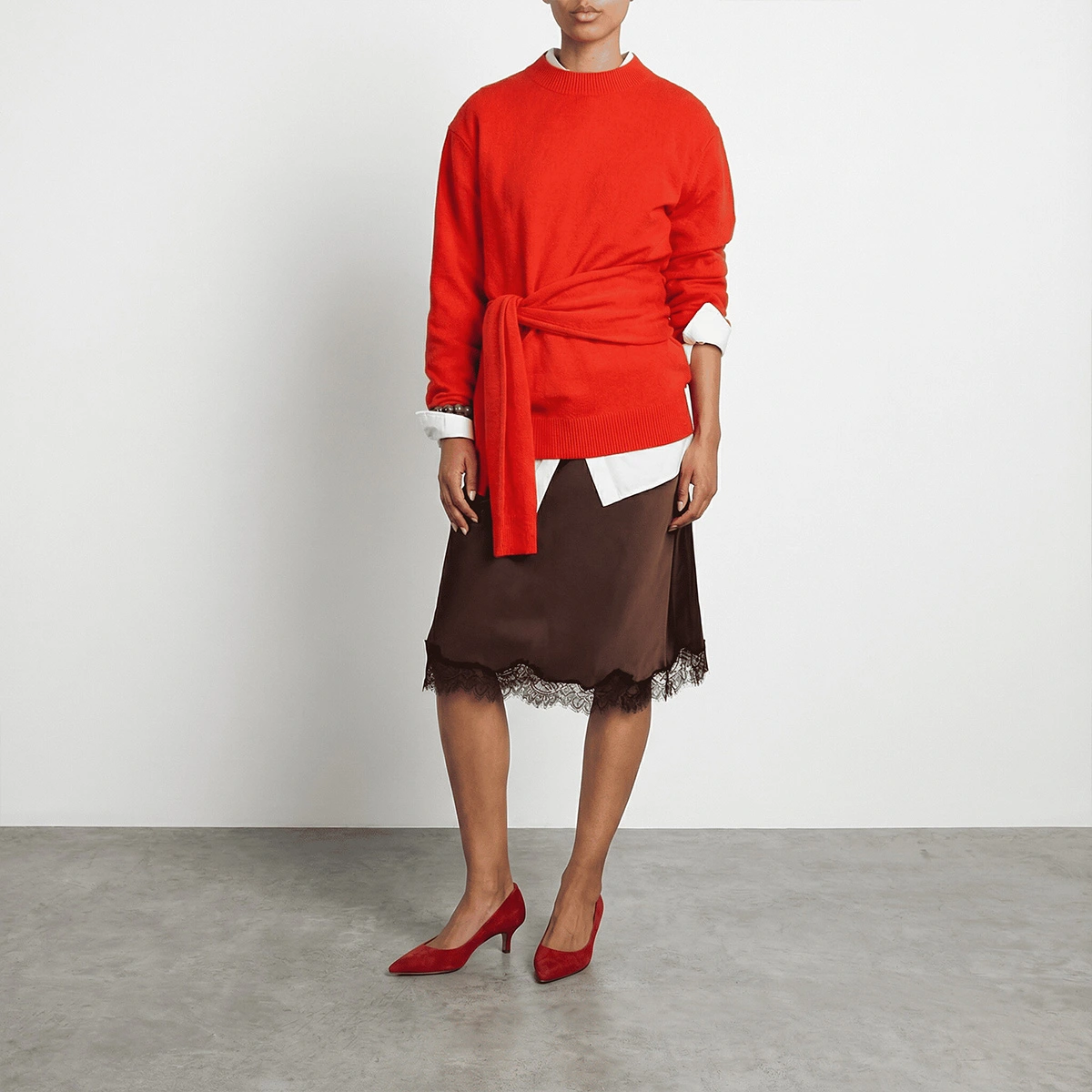 Pointed-toe pumps in berry red suede | DEBRIEF