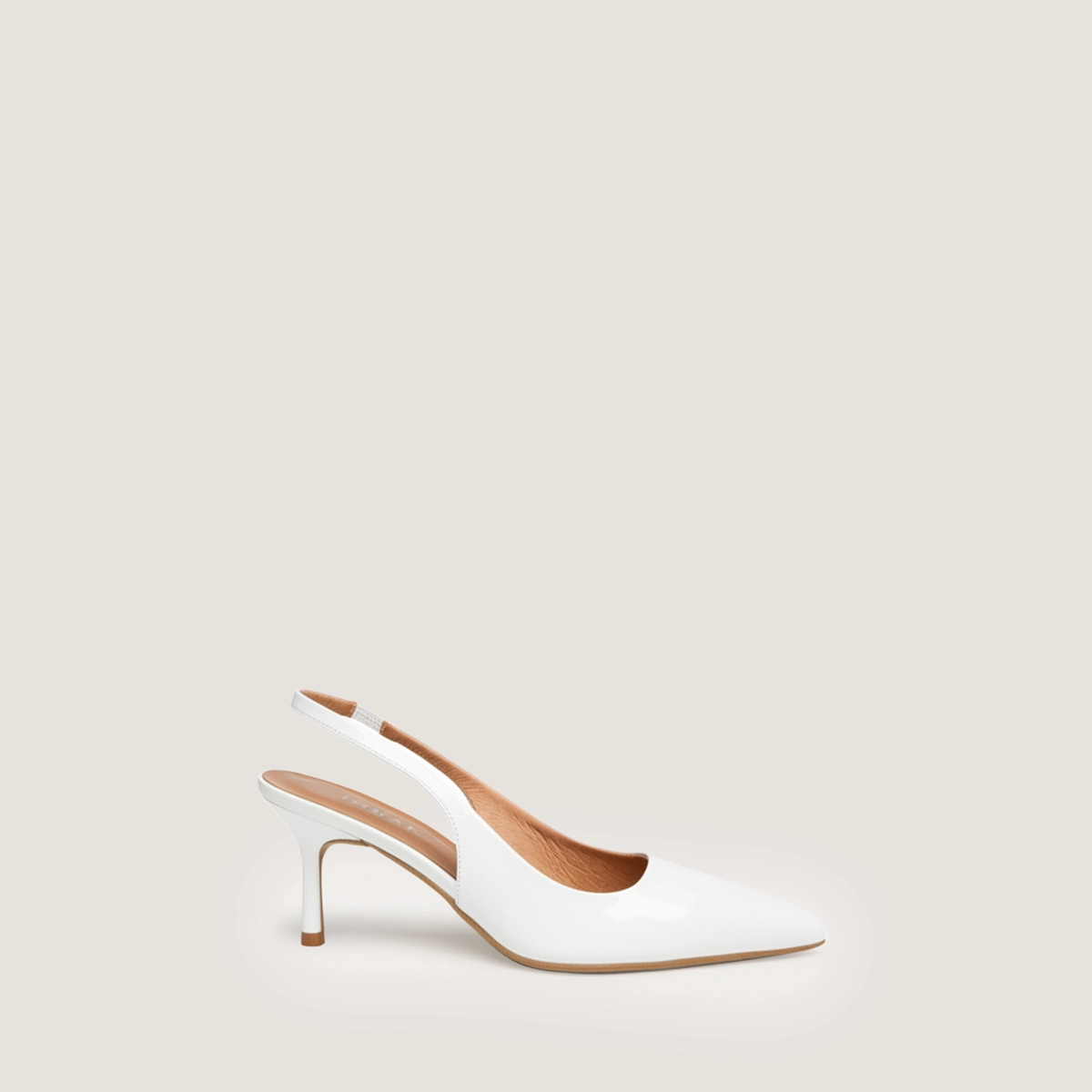 Pointed-toe pumps in white patent leather | DIAMANTINE