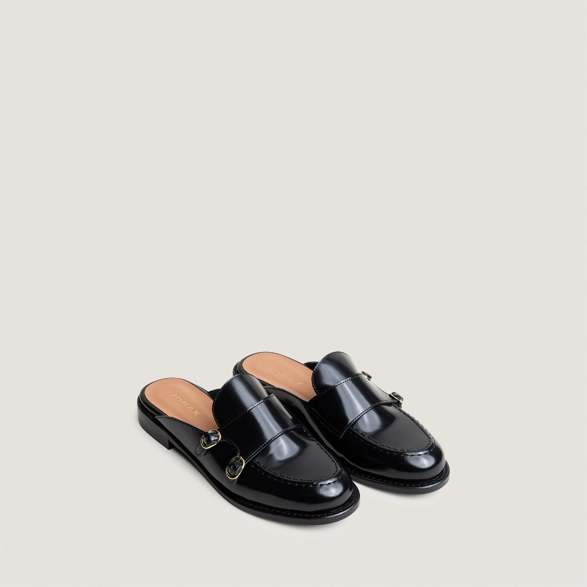 Round-toed mules in black glazed leather | DISTANT