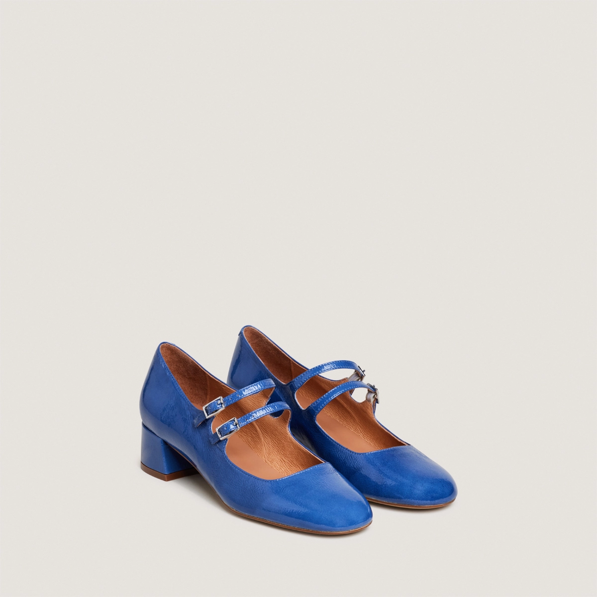 Double-strap Mary Janes in steel blue pleated patent leather | DUNY