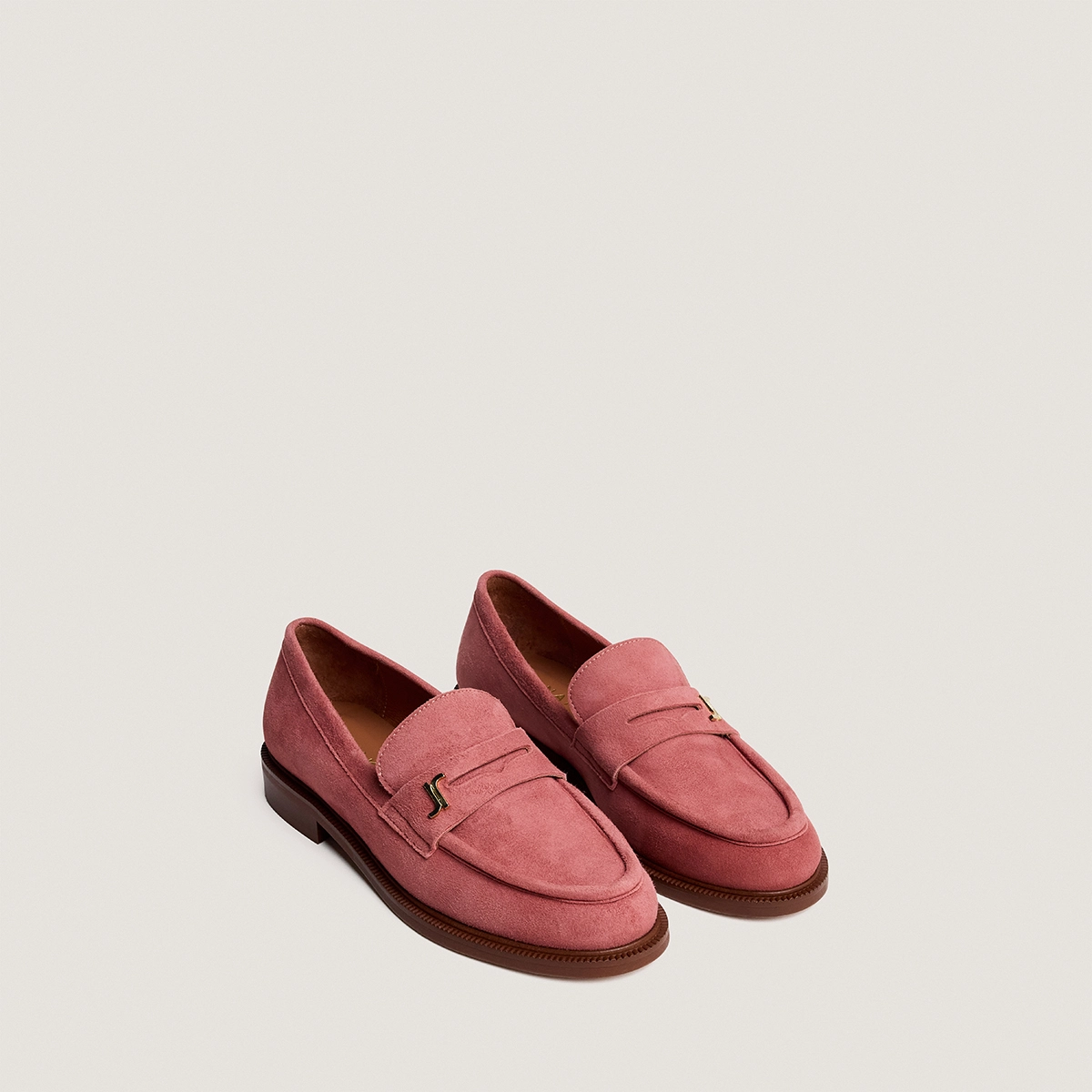 Round-toed loafers with monograms in dusty rose suede | DUEDI